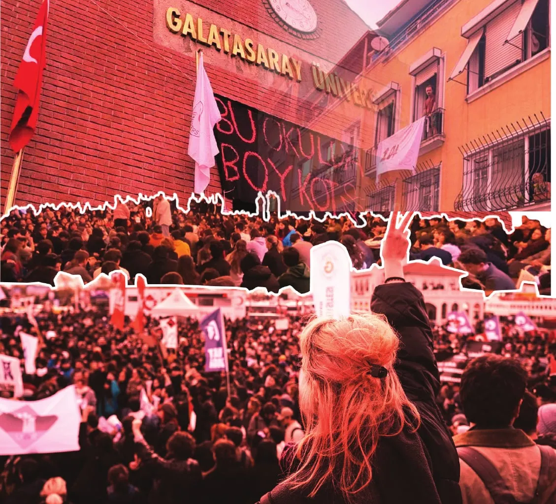 Galatasaray Üniversitesi binasının önünde “Bu okulda boykot var” pankartı ve kalabalık bir öğrenci topluluğu.